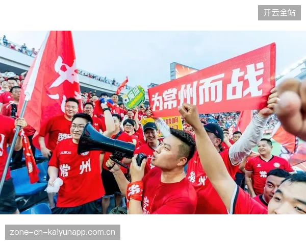 足球纪录片热播：球迷追寻英雄故事热情高涨